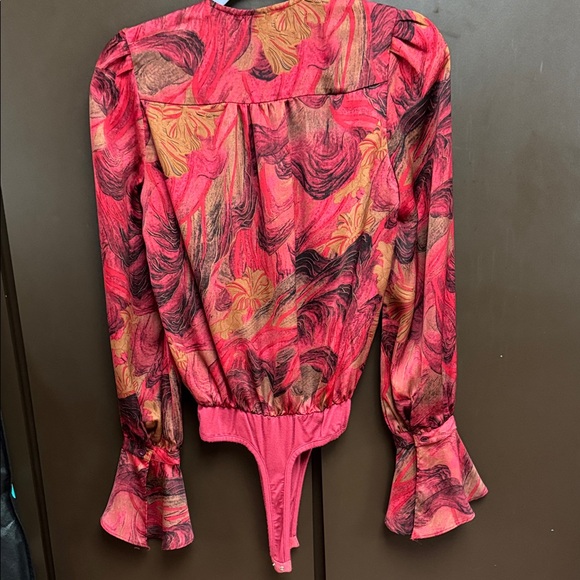 Vici Red, tan and black floral Patterned Bodysuit. Sz XS - Picture 5 of 5